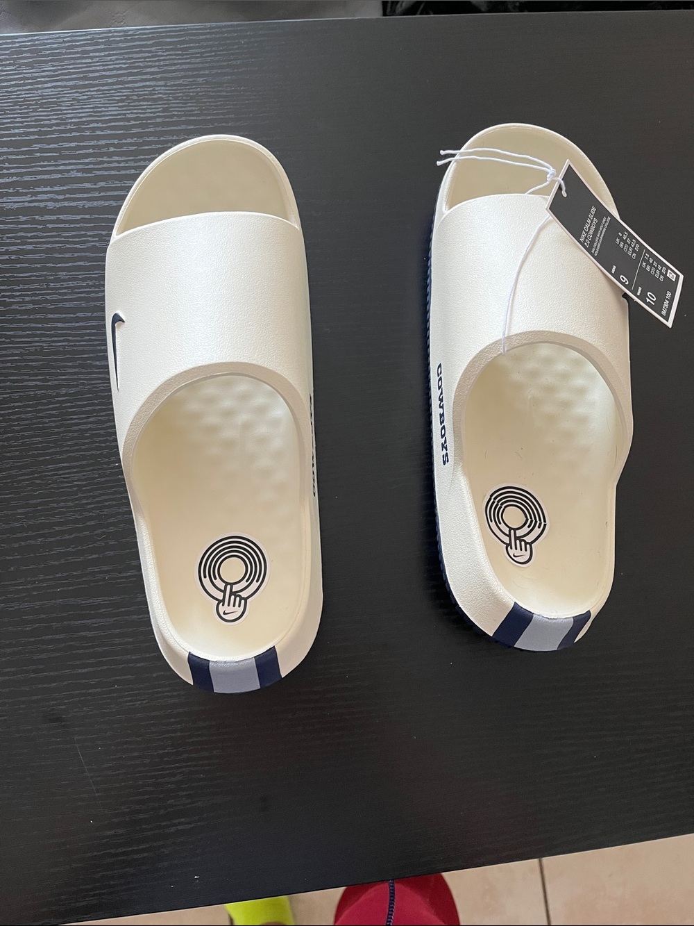 (NWT) Nike Dallas Cowboys White Slide Sandals with Navy Heel Stripes